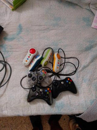 Xbox 360 Blanca con mandos y juegos