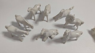 Set 8 Figuras Caballos Porcelana Blanca