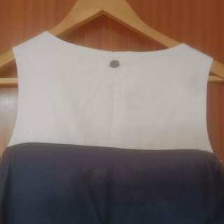 Vestido sin mangas bicolo Con bolsillos.r