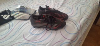 Botas de Fútbol Adidas Predator n34 y Espinilleras