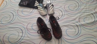 Botas de Fútbol Adidas Predator n34 y Espinilleras