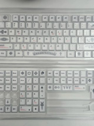 Set Keycaps Góticas Chrome Hearts