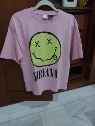 Camiseta Nirvana Smiley Face Rosa