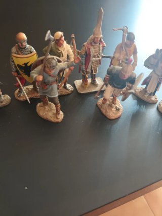 Set di 8 Soldatini di Piombo Medievali
