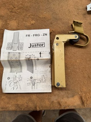 Retenedor de puertas Justor FR-FRG-ZN