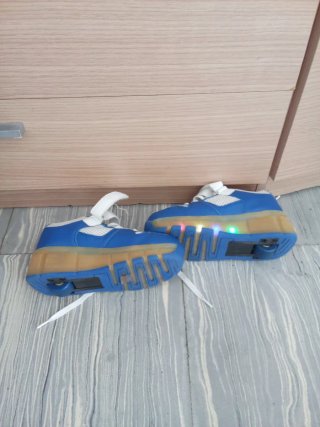 Zapatillas con ruedas talla 33