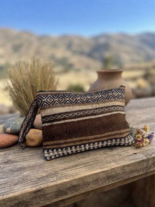 Neceser cartera andina de manta tejida a mano