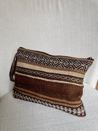 Neceser cartera andina de manta tejida a mano