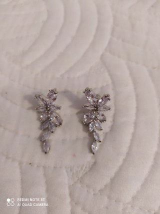 Pendientes con piedras brillantes