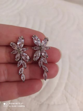 Pendientes con piedras brillantes