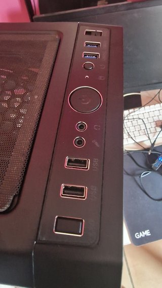 Gabinete ATX RGB con 4 Ventiladores
