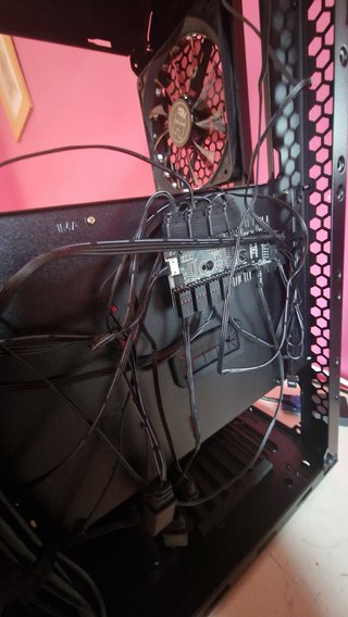 Gabinete ATX RGB con 4 Ventiladores