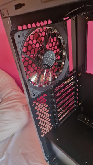 Gabinete ATX RGB con 4 Ventiladores