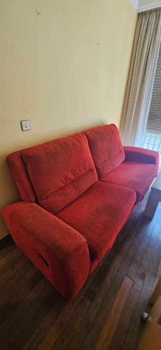 Sofá Rojo de Dos Plazas
