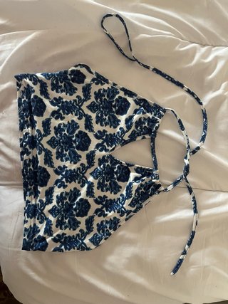 Top de tirantes estampado azul y blanco