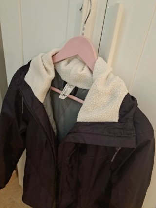 Chaqueta deportiva cortavientos color violeta