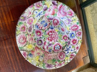 2 Piatti di Ceramica Orientale con Motivi Floreali