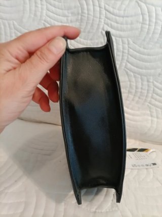 Bolso negro Pieces con pañuelo