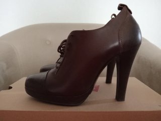 Zapatos Abotinados Marrones Levi's