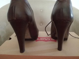 Zapatos Abotinados Marrones Levi's