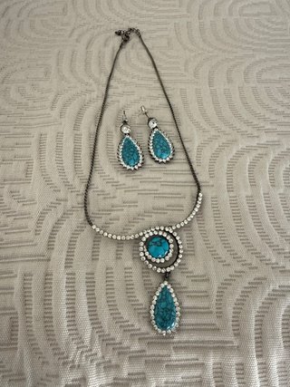 Collar y pendiependie con Piedras Turquesas y Bril