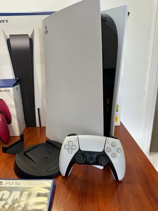 Consola PlayStation 5 (PS5) con accesorios