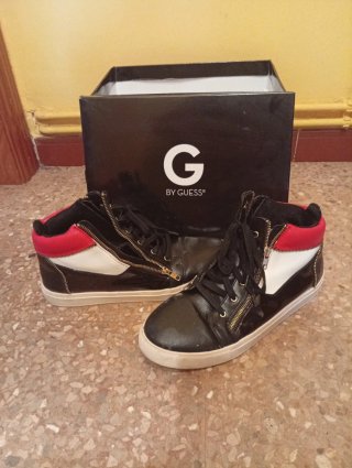 Botas Guess Hombre Negras y Rojas bamba