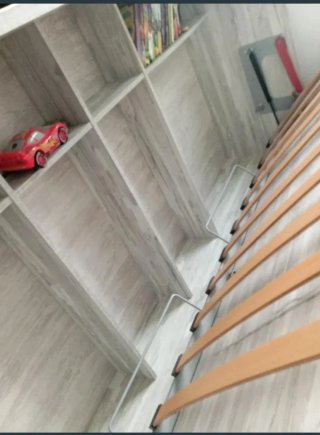 Cama y armario  con puerta corredera