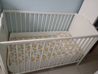 Cuna blanca para bebé