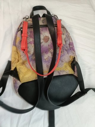 Mochila Desigual multicolor con bolsillo
