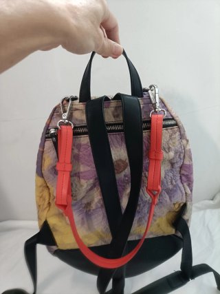 Mochila Desigual multicolor con bolsillo