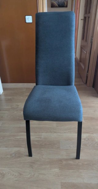 Silla de comedor gris de tela