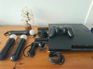 PlayStation 3 Slim + 3 Mandos Ps Move + 1 Joystick