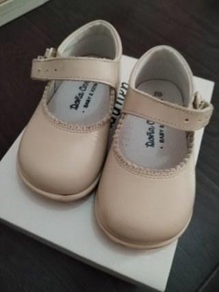 Zapatos niña Doña Carmen beige talla 20