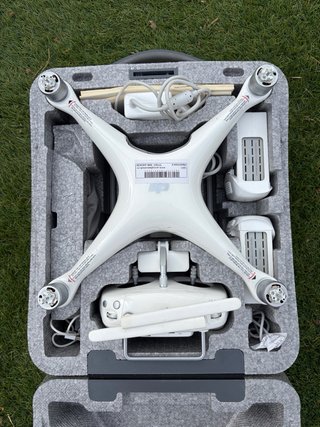 Dron DJI Phantom 4 con 2 Baterías