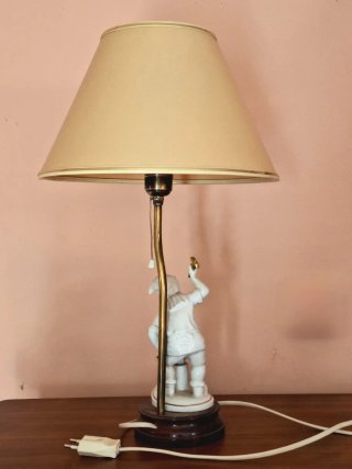 Lámpara antigua de porcelana