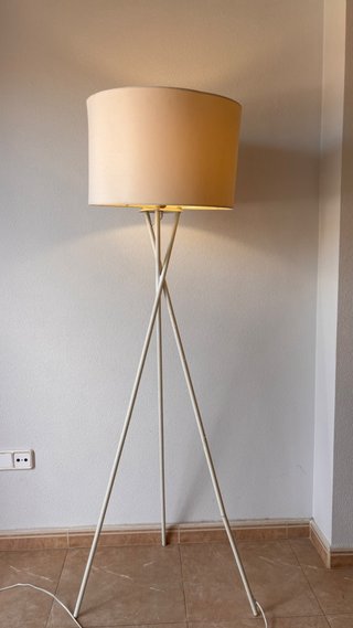 Lámpara de pie trípode beige