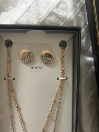 Conjunto de Colgante y Pendientes Guess