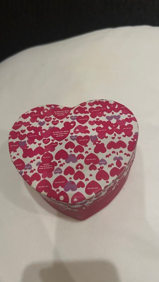 Caja de regalo corazón rosa y morado
