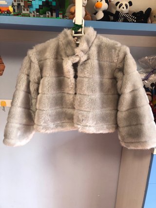 Chaqueta corta pelo gris