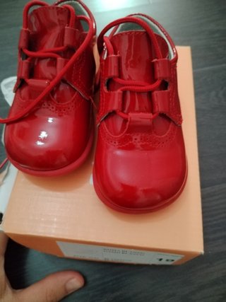 Zapatos rojos charol bebé talla 19
