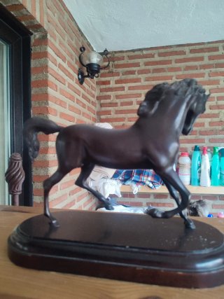 Caballo Decorativo de Bronce sobre Peana