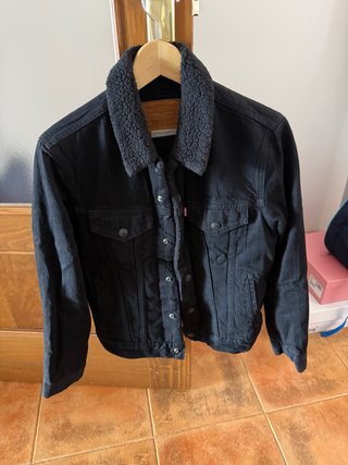Cazadora Levi's Negra con Borrego