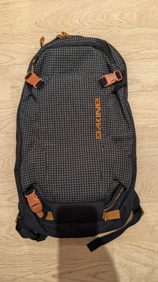 Mochila Dakine Heli Pack 12L como nueva.