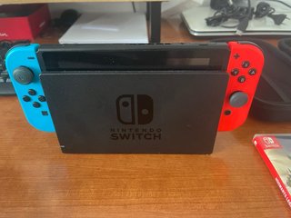 Nintendo Switch V2 + Juegos + Funda
