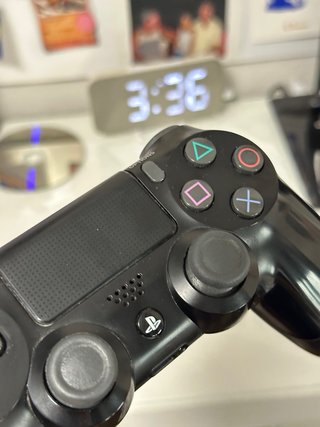 PlayStation 4 Slim + Mando + Juegos