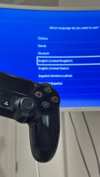 PlayStation 4 Slim + Mando + Juegos