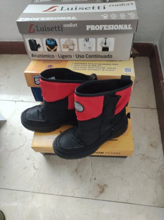 Botas de montaña y para nieve  infantiles