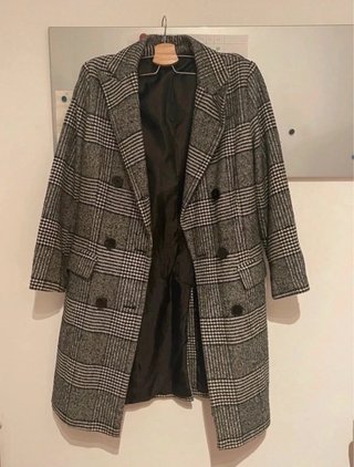 Abrigo de paño a cuadros gris y negro