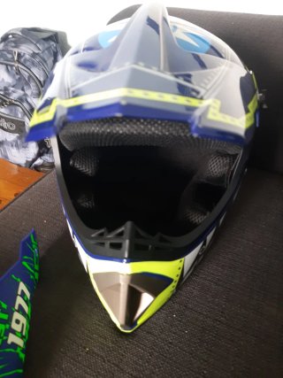 Casco Integral Talla S. Un regalo sin usar.